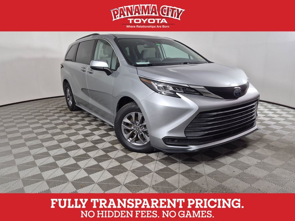2022 Toyota SIENNA LE